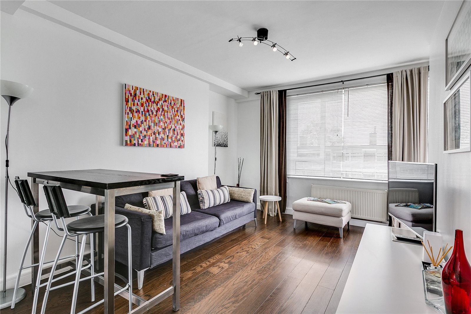Flat Rochester Square in Greater London