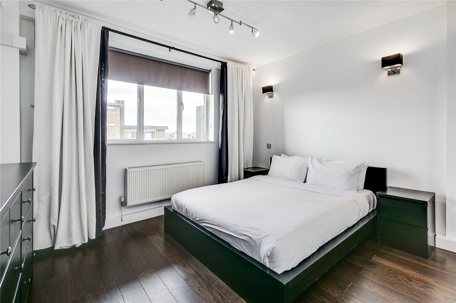 Flat Rochester Square in Greater London