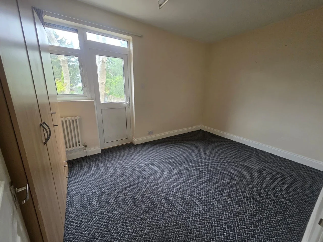 Flat Chigwell Road in Greater London