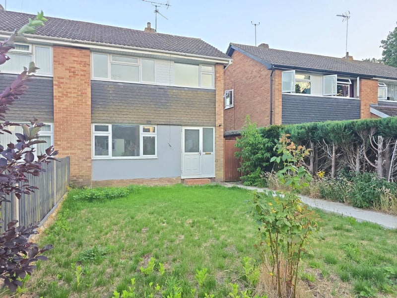 House Kingfisher Drive in Reading
