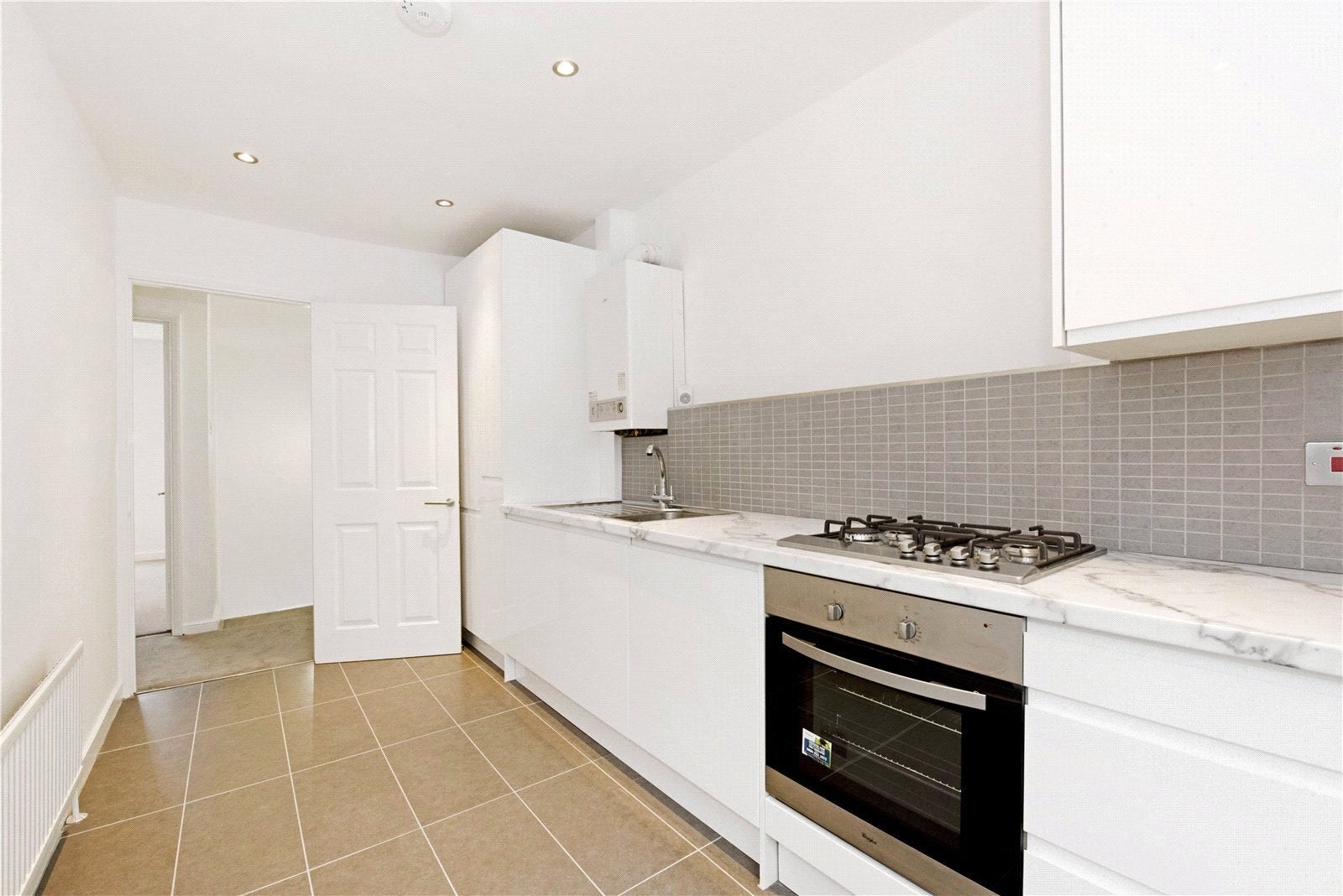 Flat Ardleigh Road in Greater London