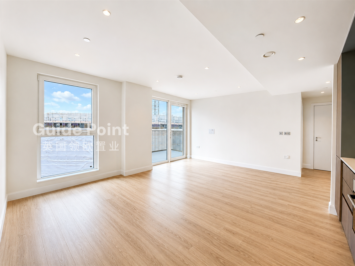 Flat Kennington Lane in Greater London
