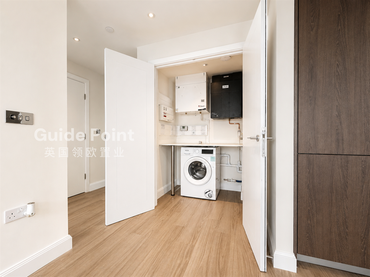 Flat Kennington Lane in Greater London