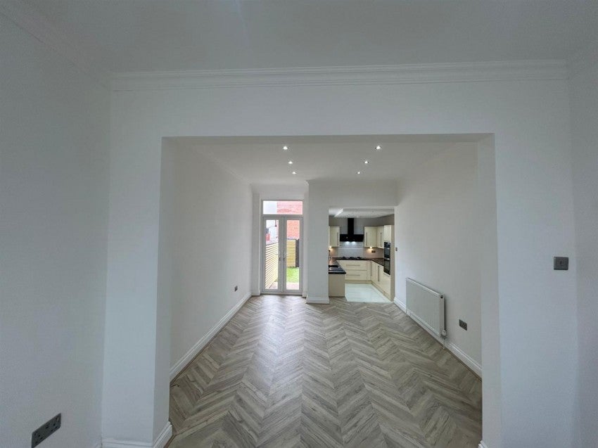 Flat Elmsworth Avenue in Manchester