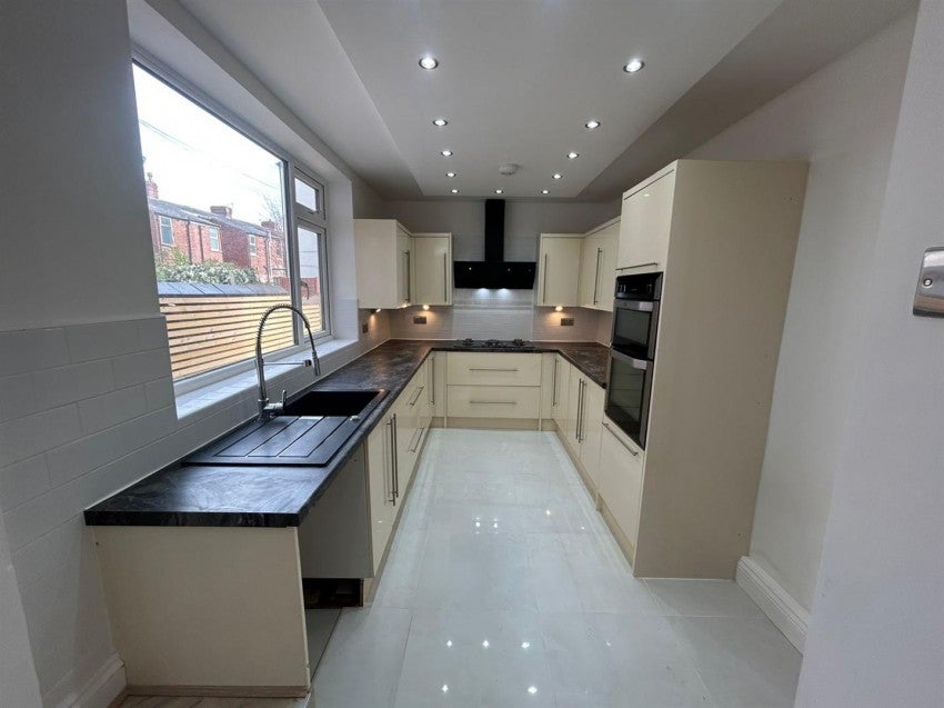 Flat Elmsworth Avenue in Manchester