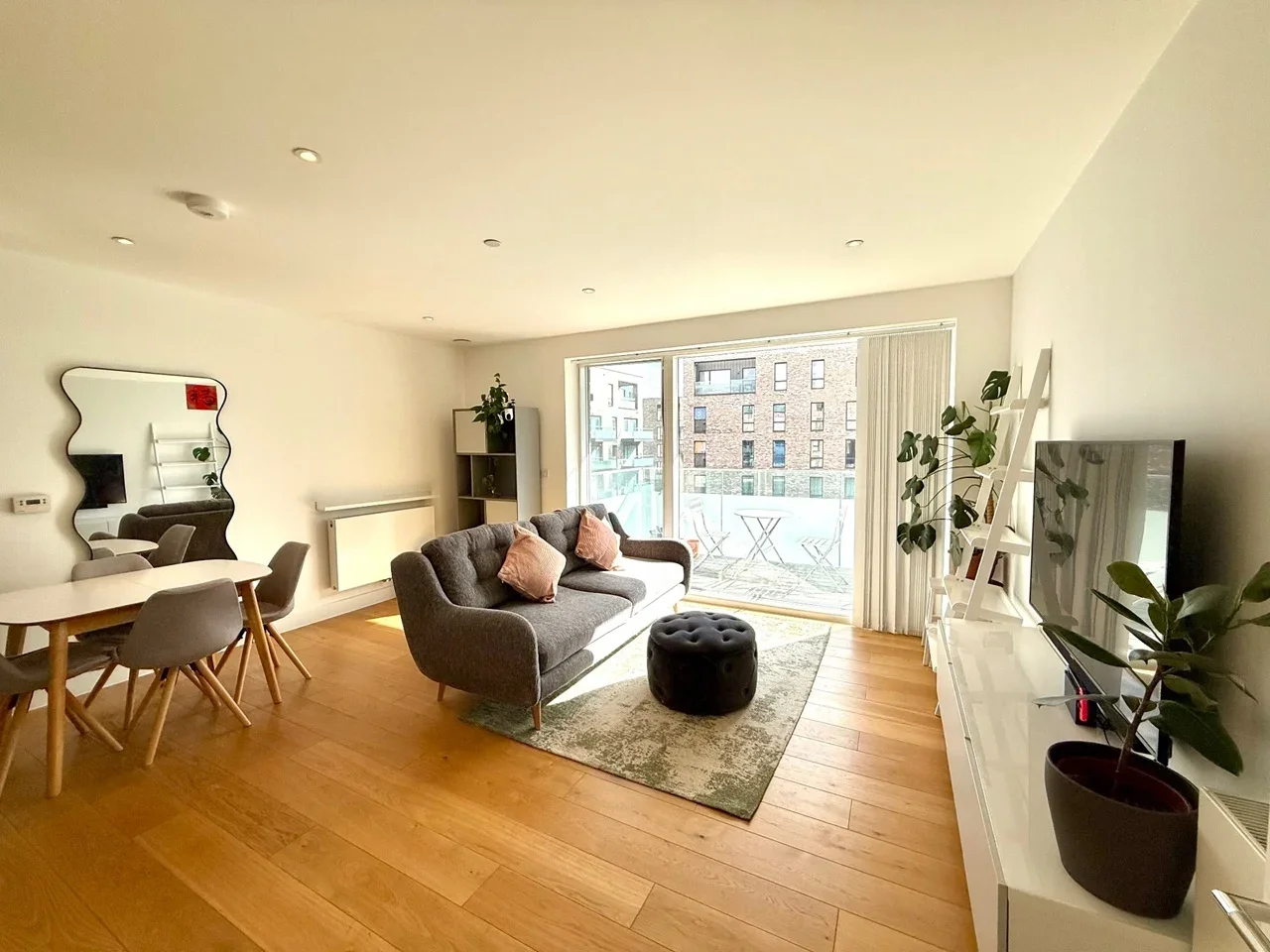 Flat Fergus Street in Greater London