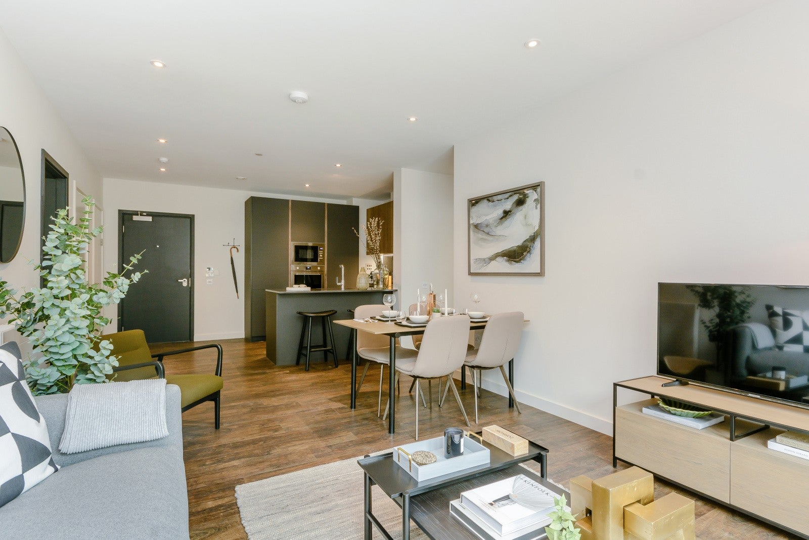 Flat Cromwell Court in London