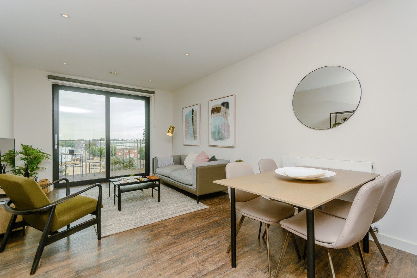 Flat Cromwell Court in London