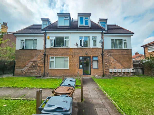 Flat Slade Lane in Manchester