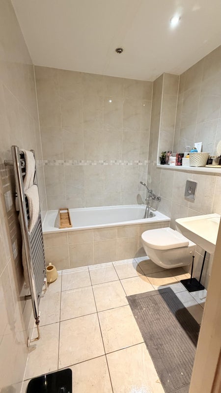 Room Grove Park Crescent in Newcastle upon Tyne