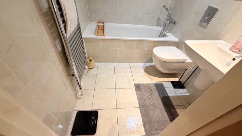 Room Grove Park Crescent in Newcastle upon Tyne