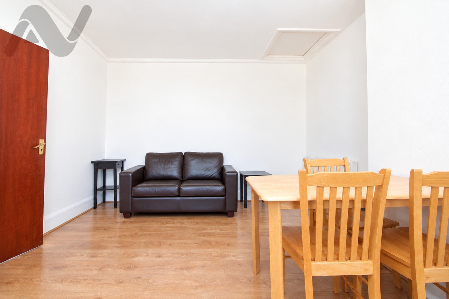 Flat Dairy Mews in Greater London