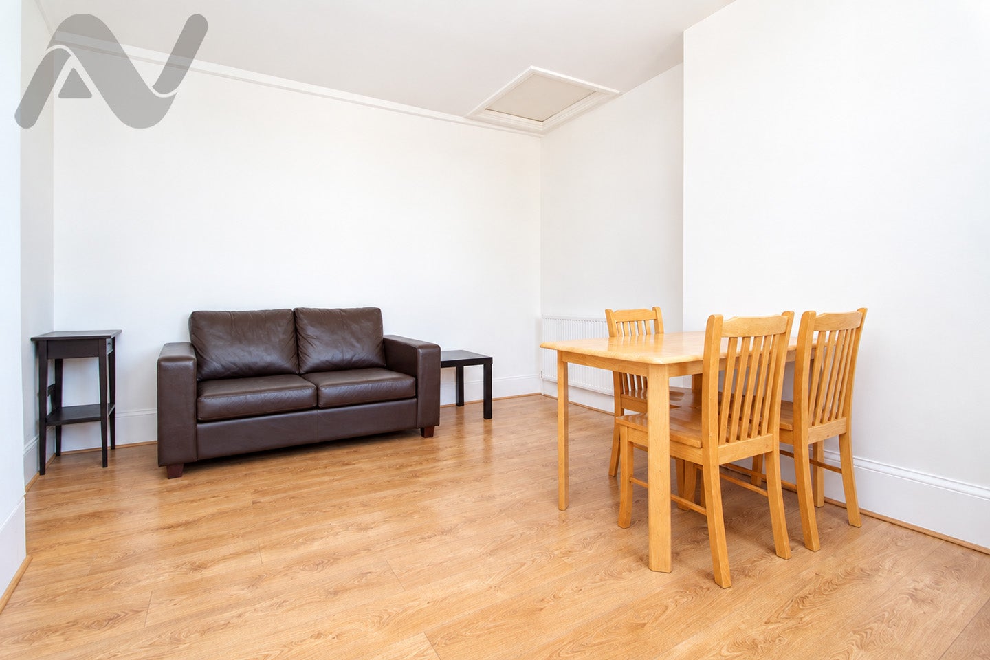 Flat Dairy Mews in Greater London