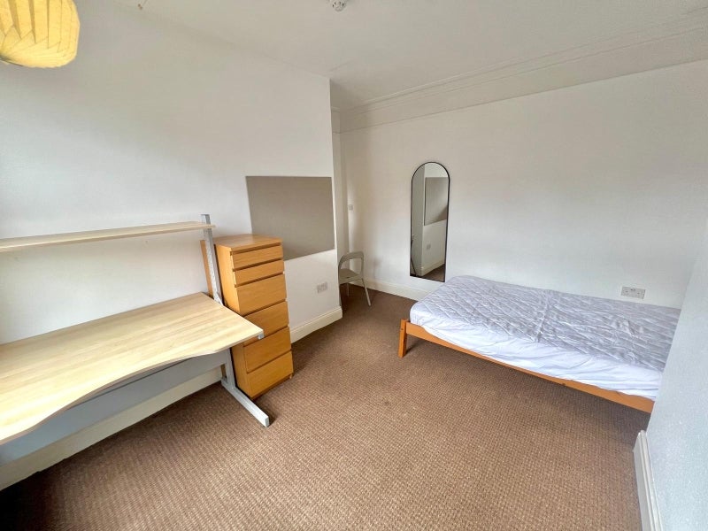 Flat Manor Terrace in Leeds