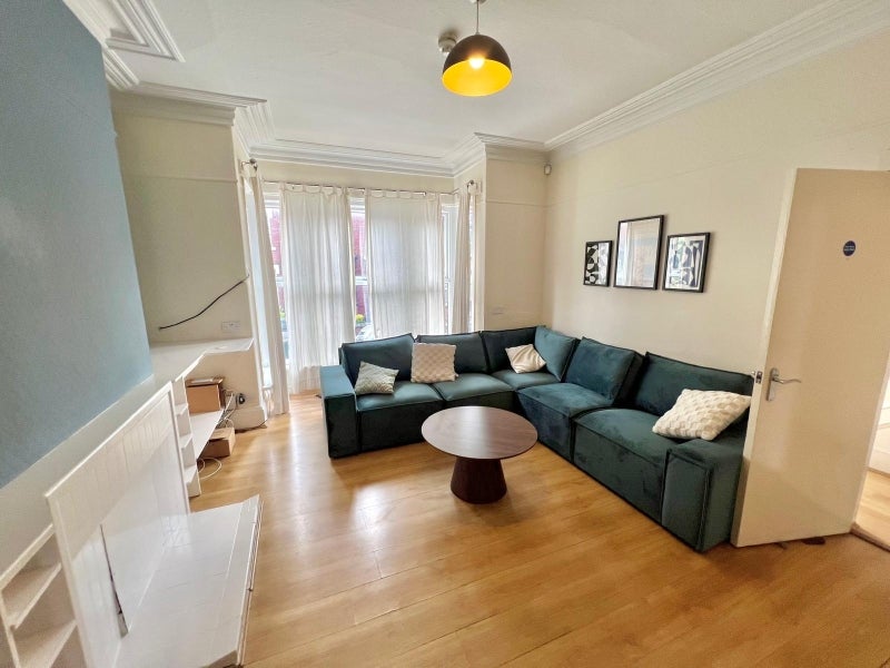 Flat Manor Terrace in Leeds