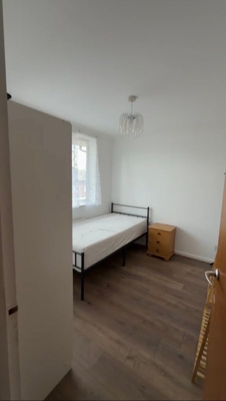 Room Covelees Wall in Greater London