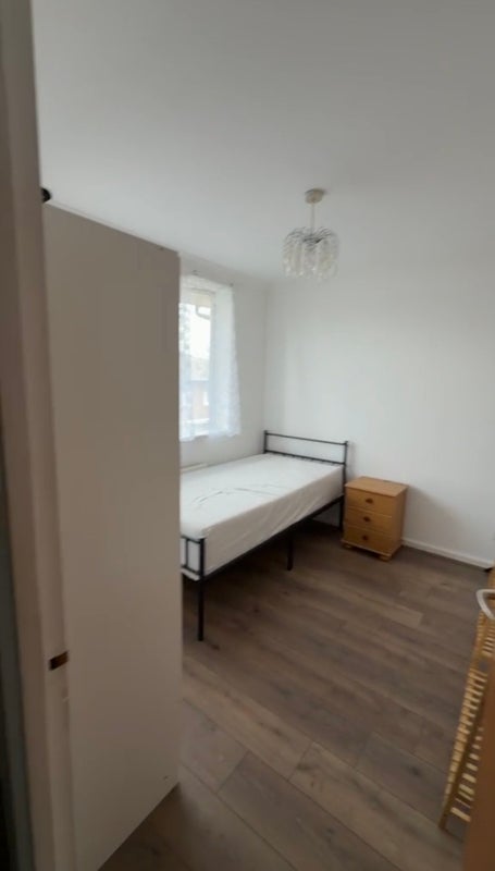 Room Covelees Wall in Greater London