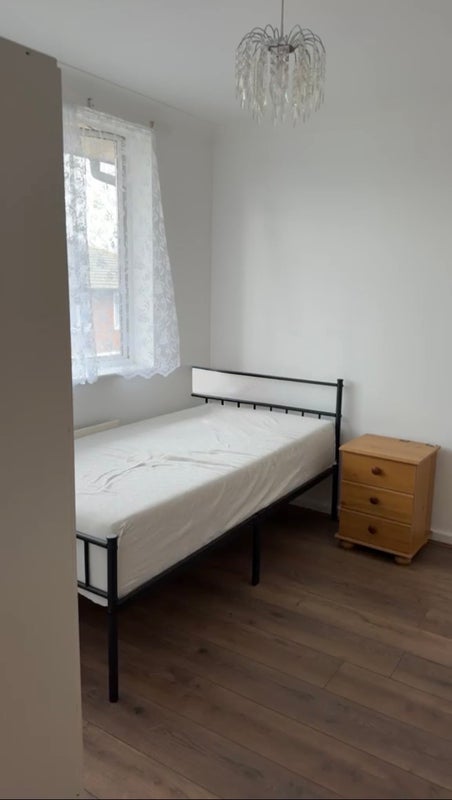 Room Covelees Wall in Greater London