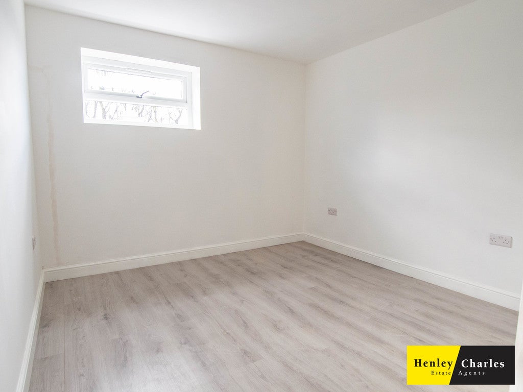 Flat Vicarage Place in Walsall