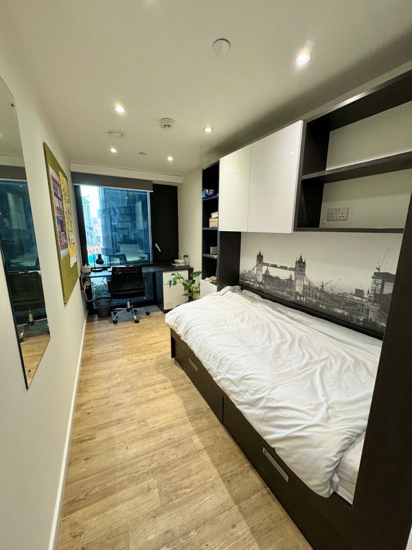 Room Westminster Bridge Road in Greater London