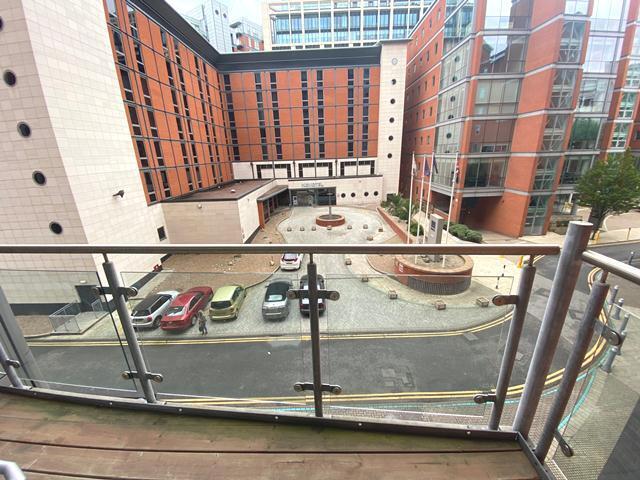 Flat Whitehall Quay in Leeds