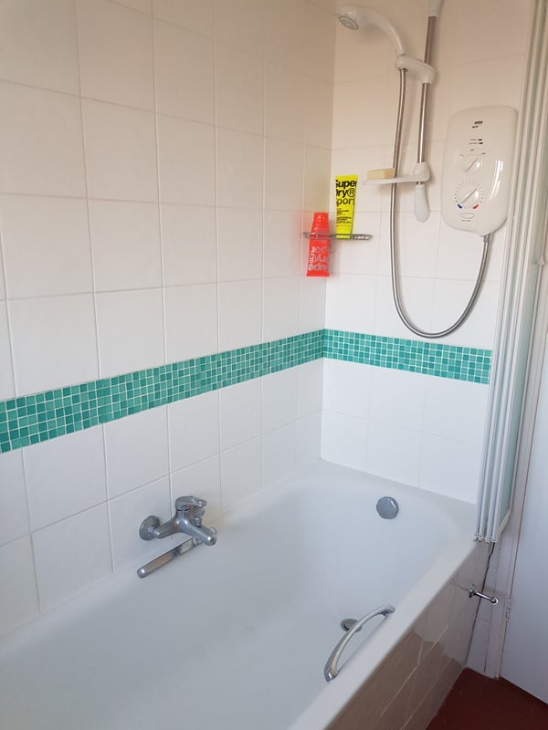 Room Grove Road in Greater London