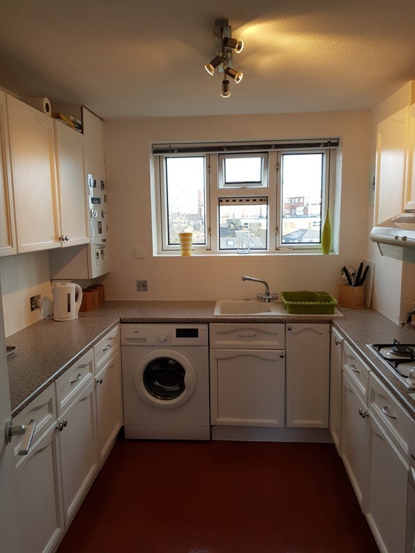 Room Grove Road in Greater London