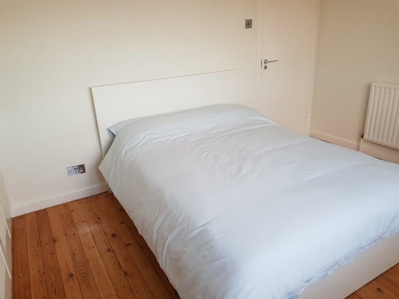 Room Grove Road in Greater London