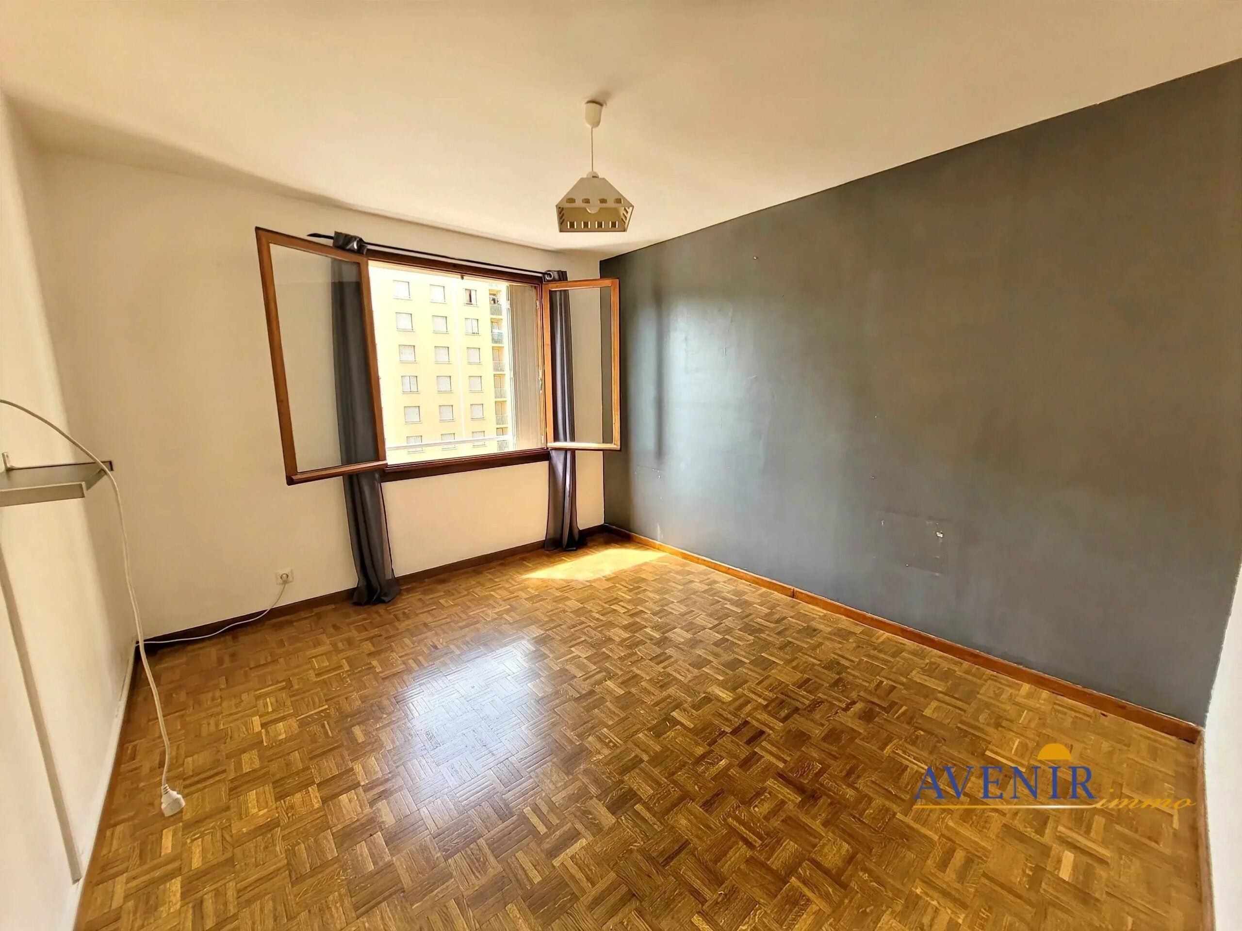 Flat Rue Mirès in Marseille