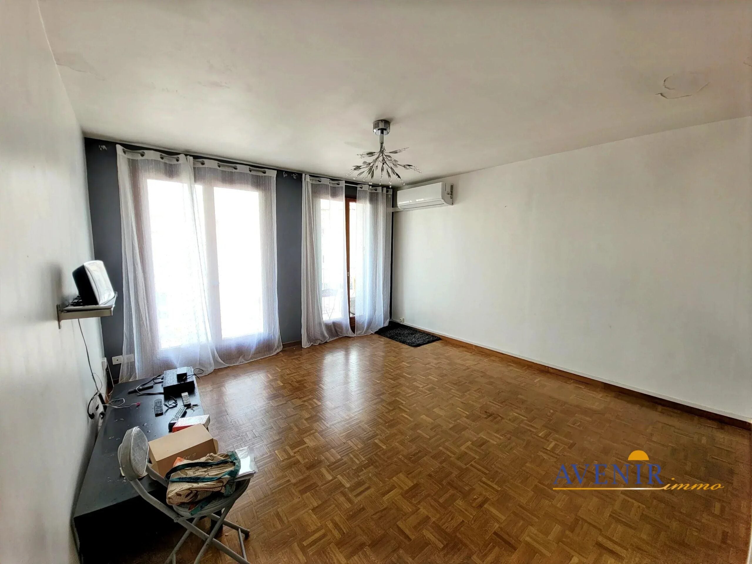 Flat Rue Mirès in Marseille