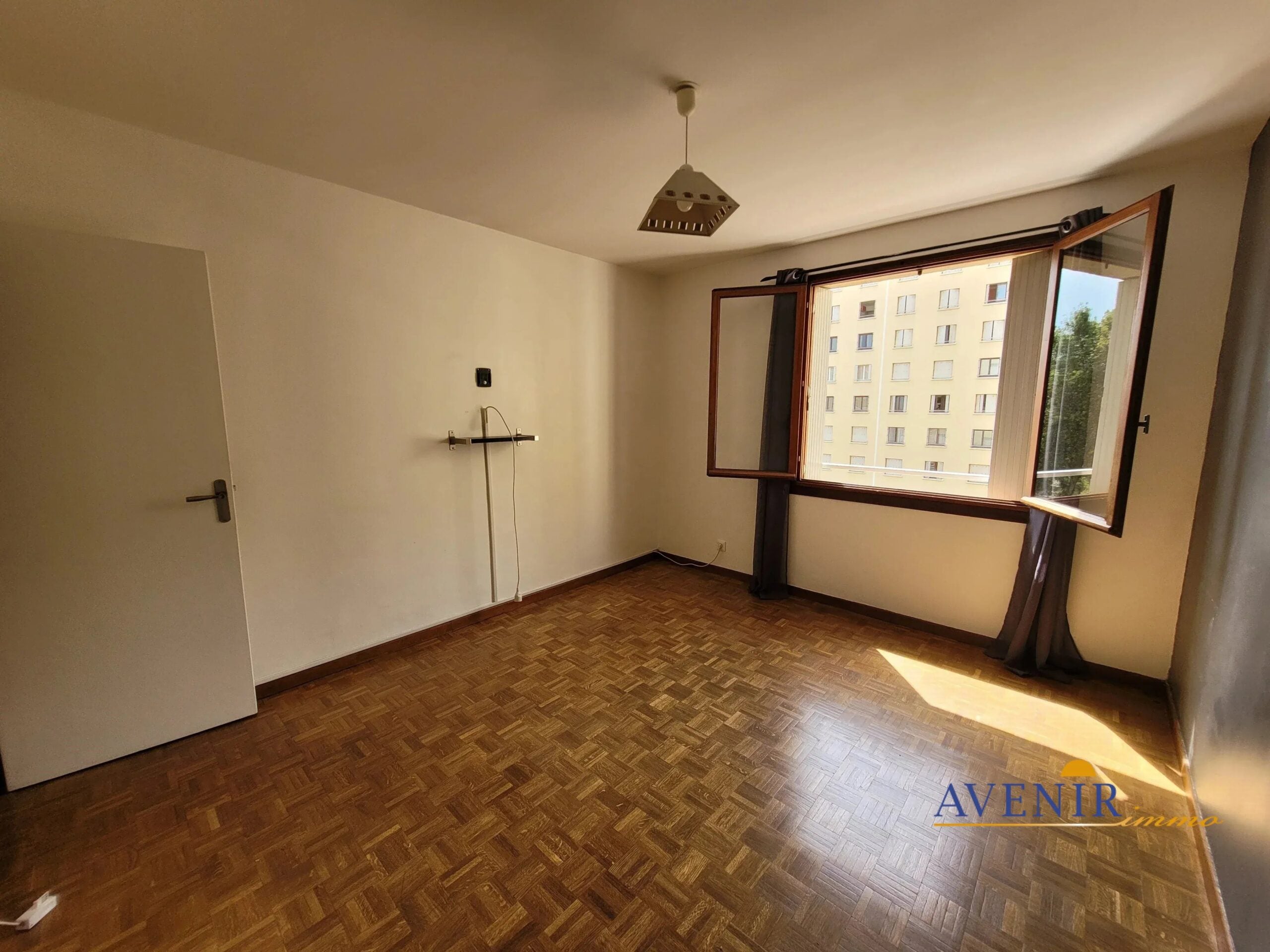 Flat Rue Mirès in Marseille