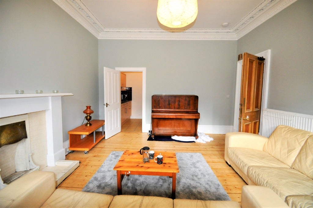 Room Roseneath Street in City of Edinburgh