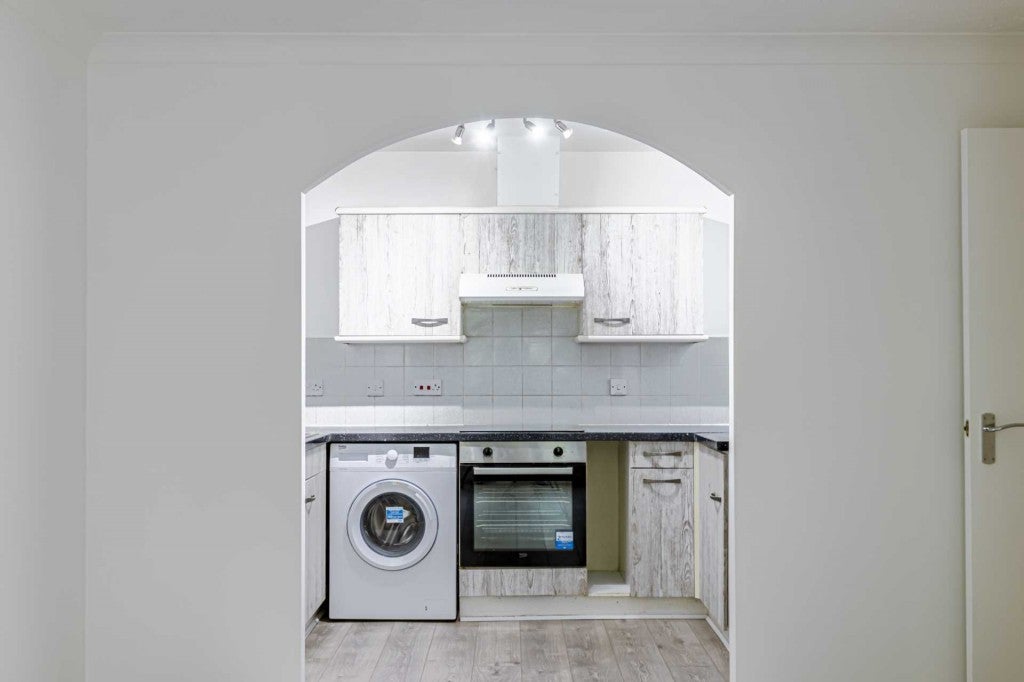 Flat Midland Road in Dacorum