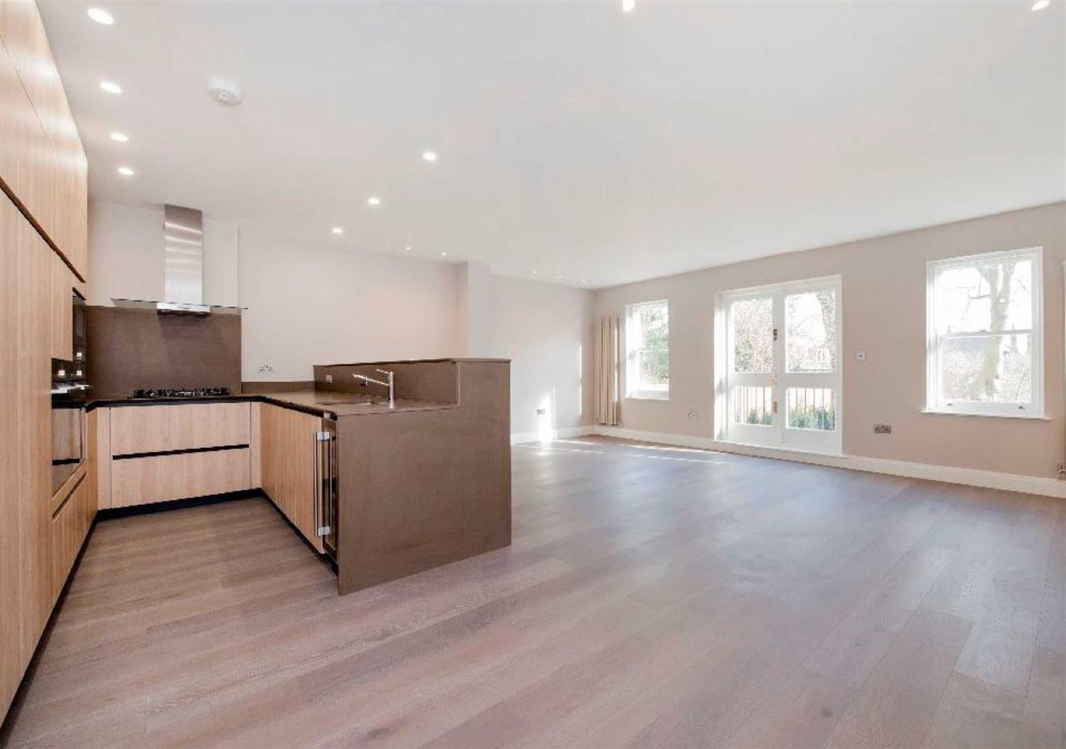 Flat Lyndhurst Road in Greater London