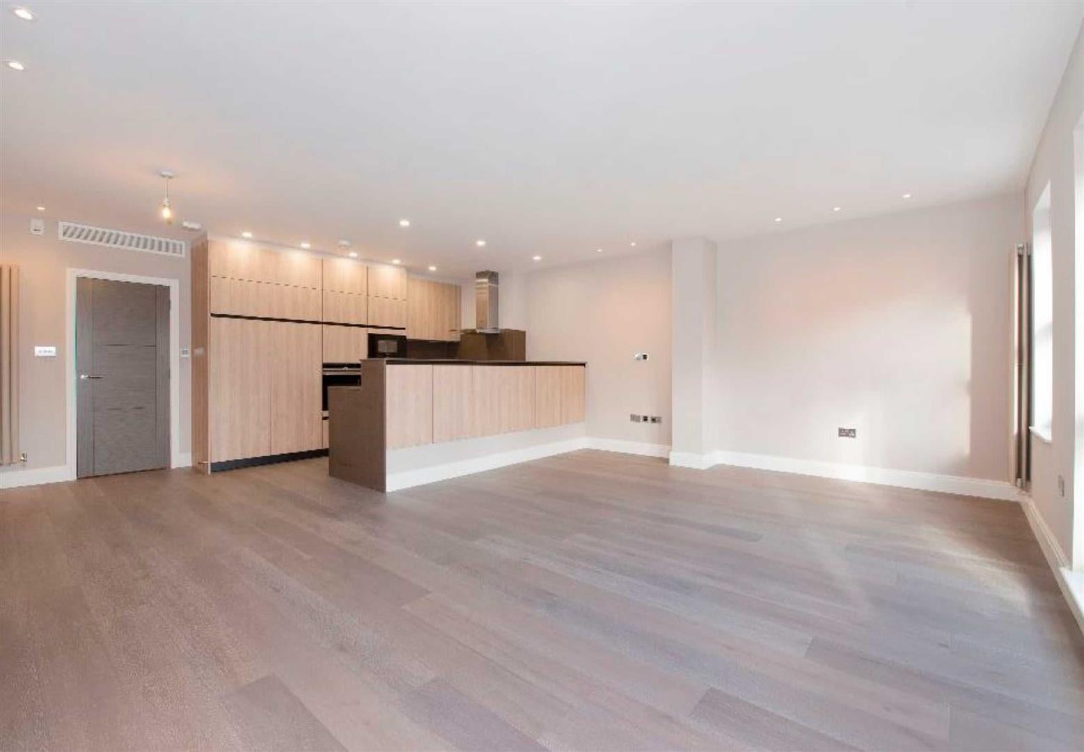 Flat Lyndhurst Road in Greater London