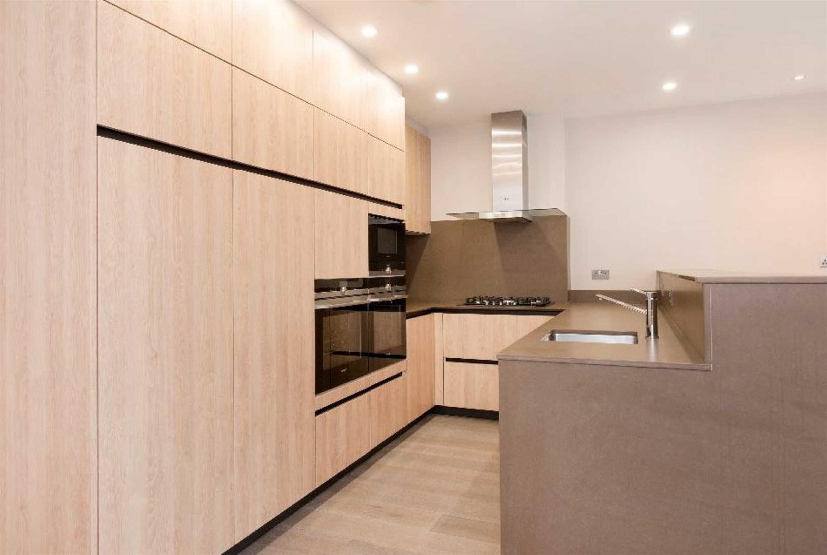 Flat Lyndhurst Road in Greater London
