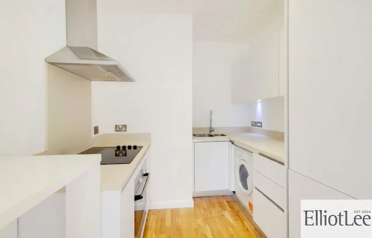 Flat Peterborough Road in Greater London