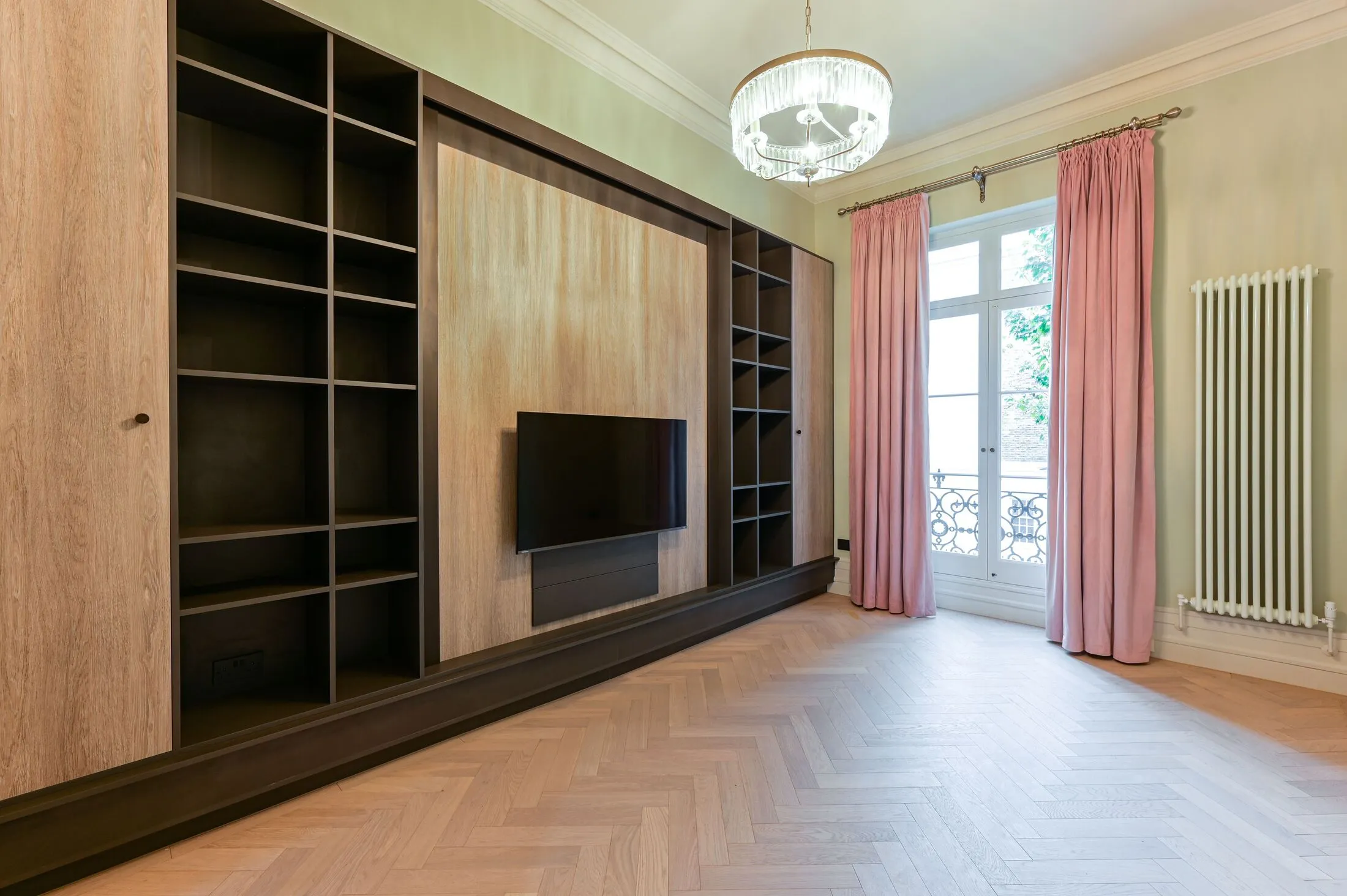 Flat Alderney Street in City of Westminster