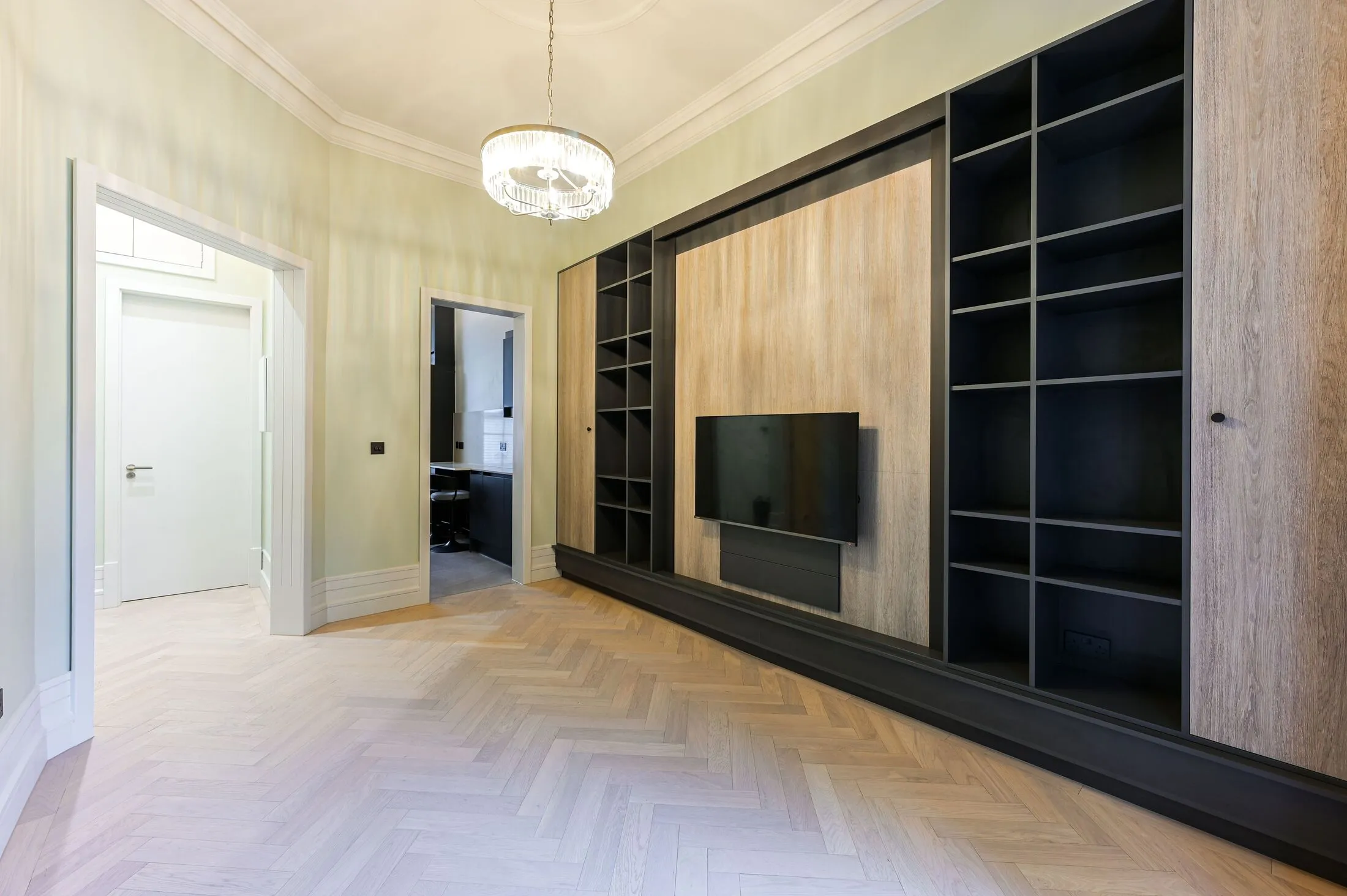 Flat Alderney Street in City of Westminster