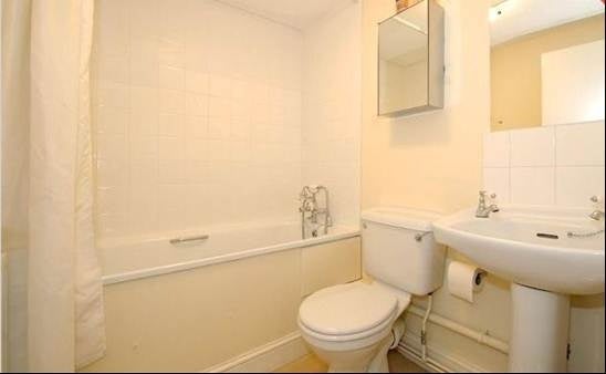 Room Messina Avenue in Greater London