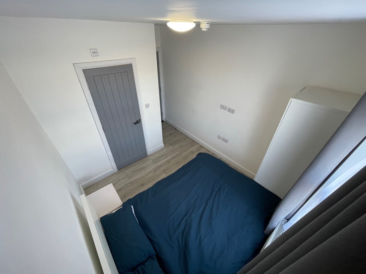 Room Hampton Road in Greater London