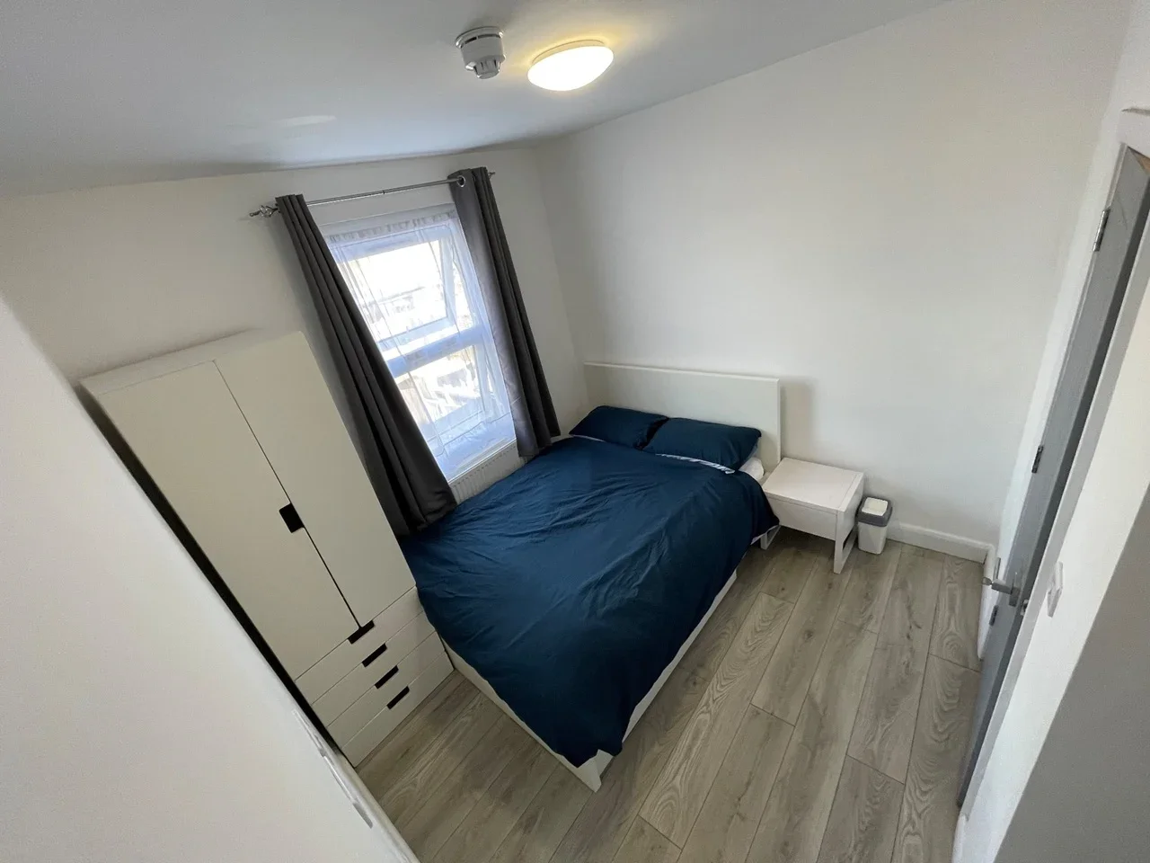 Room Hampton Road in Greater London