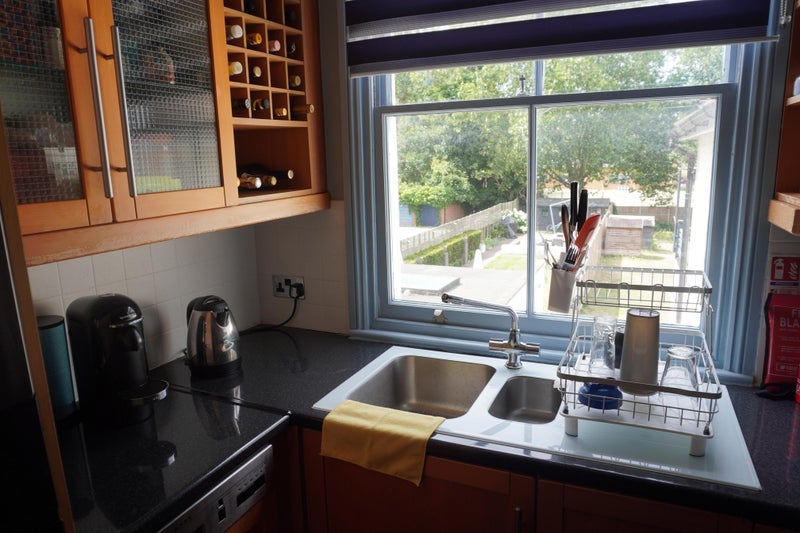 Room Woodside Green in Greater London