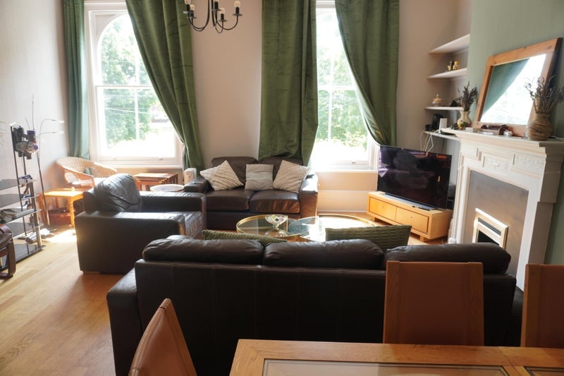 Room Woodside Green in Greater London