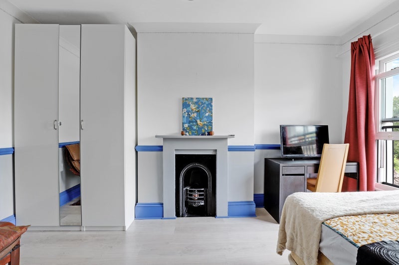 Room Woodside Green in Greater London
