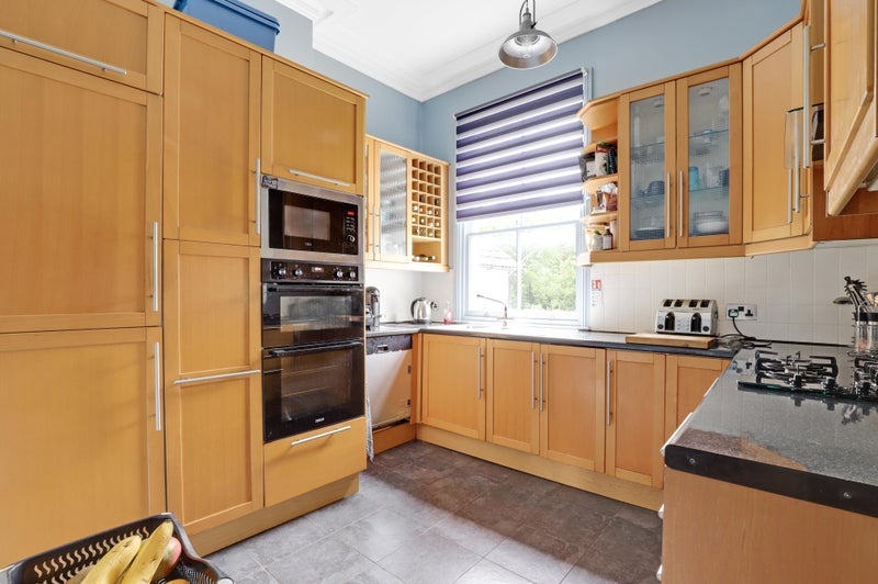Room Woodside Green in Greater London