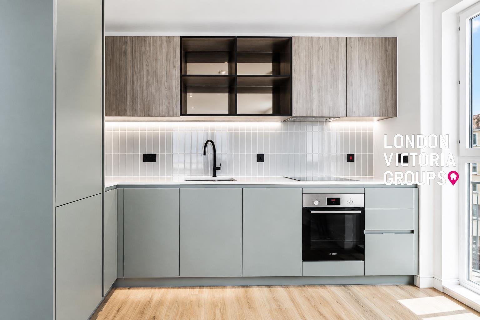 Flat Cedrus Avenue in Greater London