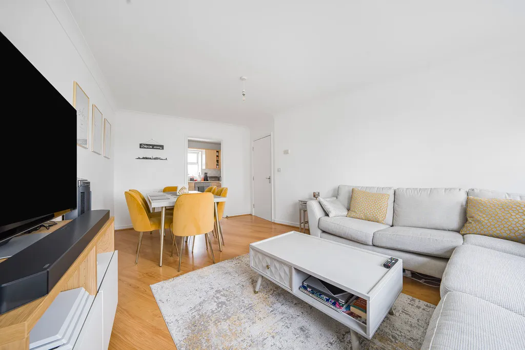 Flat Pield Heath Road in Greater London