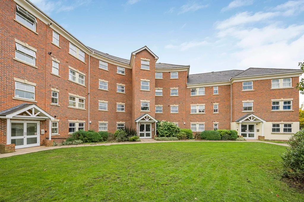 Flat Pield Heath Road in Greater London