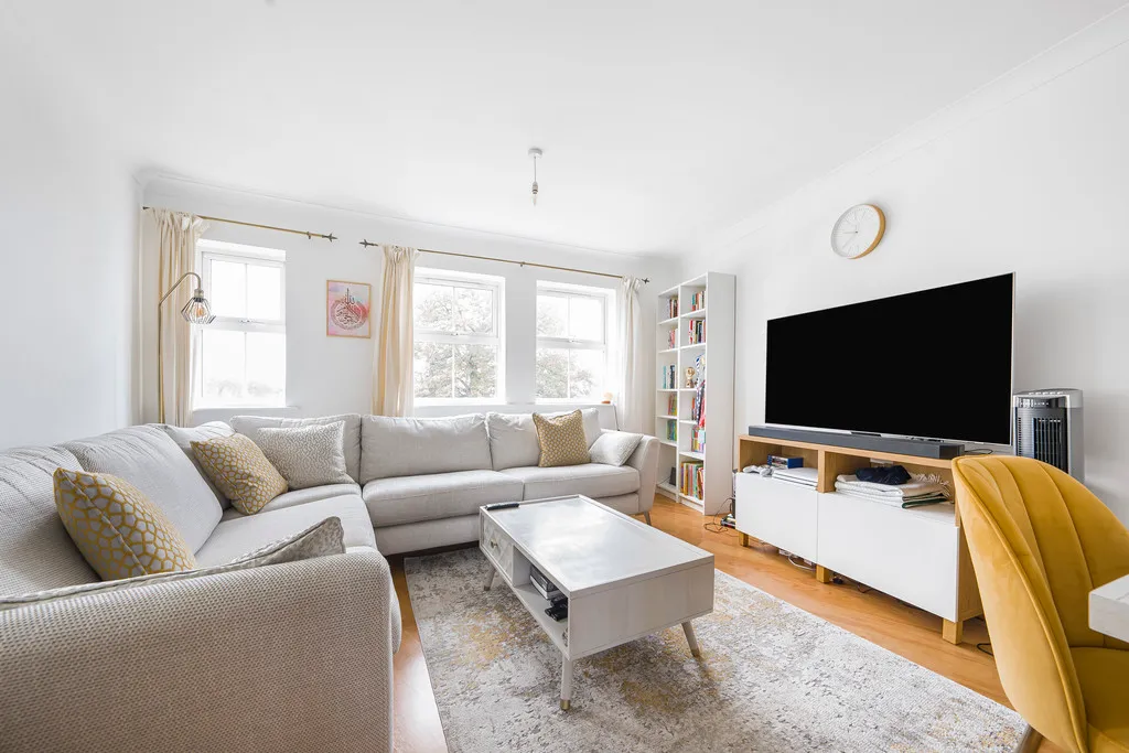 Flat Pield Heath Road in Greater London